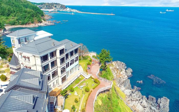 Samcheok White Romantic Pension
