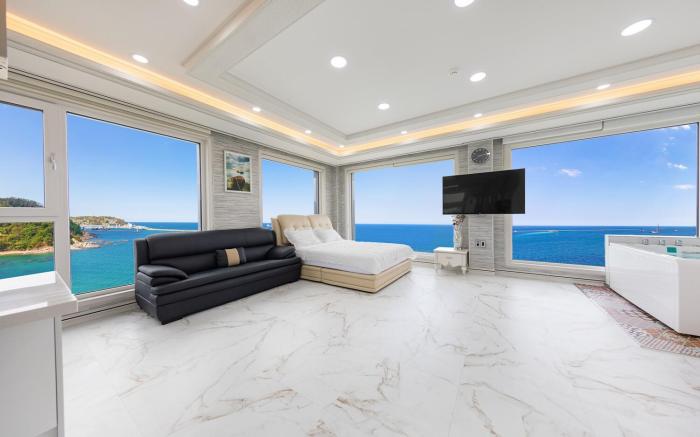 Samcheok White Romantic Pension