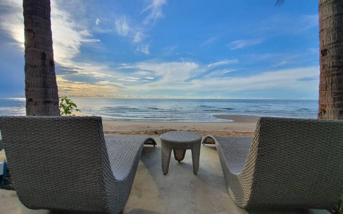 Eco Cozy Beachfront Resort Chaam