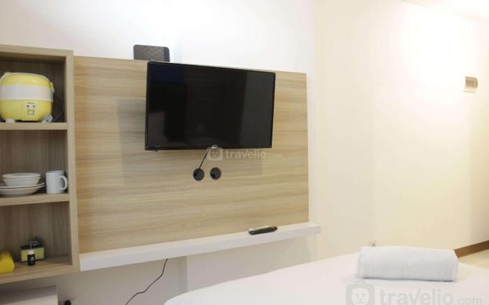 Pleasant Studio Semi Apartment at The Lodge Paskal near BINUS University By Travelio