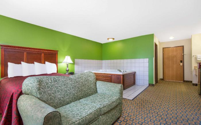 Days Inn & Suites by Wyndham Wichita