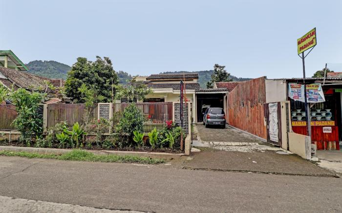 OYO 90454 Adinda Homestay Cibodas Lembang