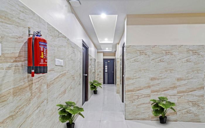 Collection O White House Near KIMS Kondapur