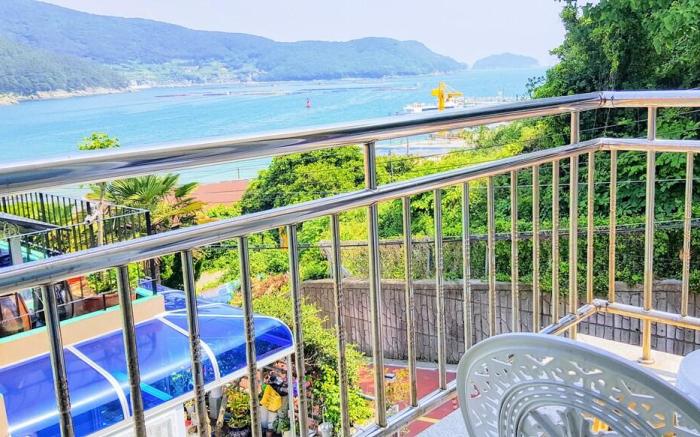 Ha-Wahyeon Suite 201 - Seaview Balcony!