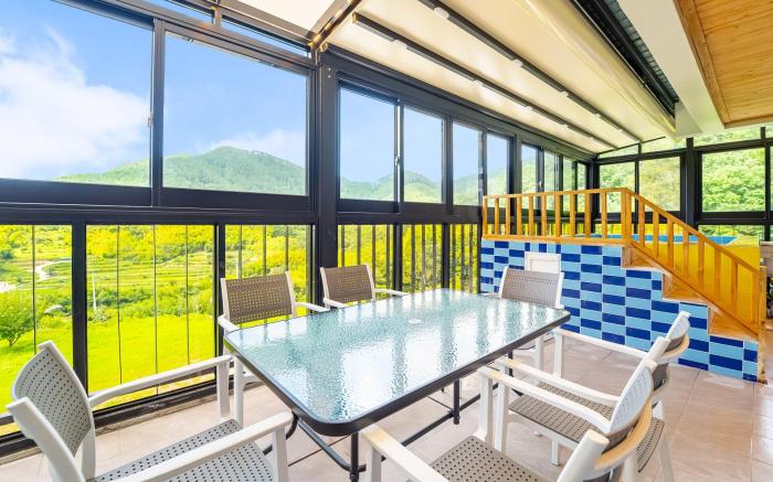Geoje hillstory poolvilla