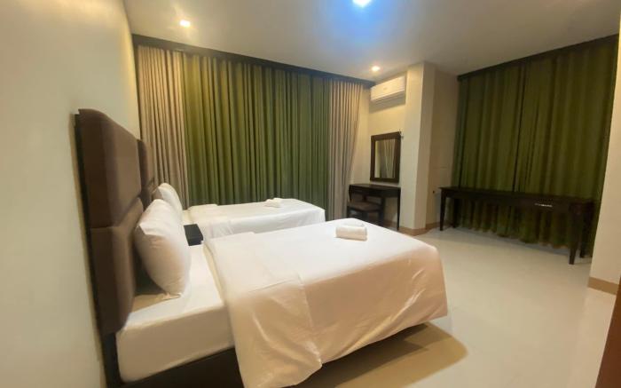 Eight Breeze Properties