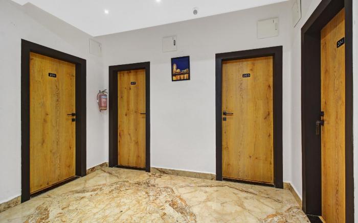 Super Townhouse OAK Hitec City Near Image Hospital