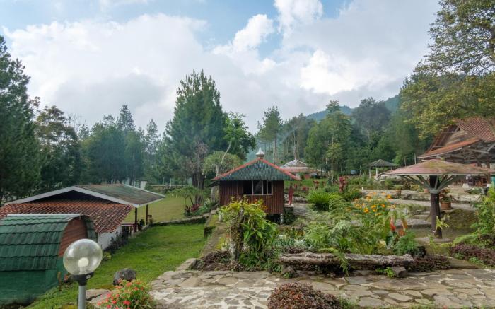 Hilltop Camp Lembang by TwoSpaces, Lembang