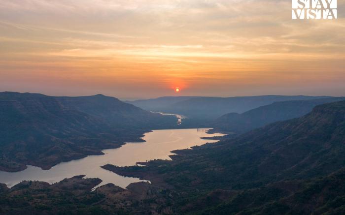 Dawn Ecstasy by StayVista - Hill-view villa with Modern interiors, Garden area & Indoor games