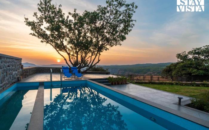 Dawn Ecstasy by StayVista - Hill-view villa with Modern interiors, Garden area & Indoor games