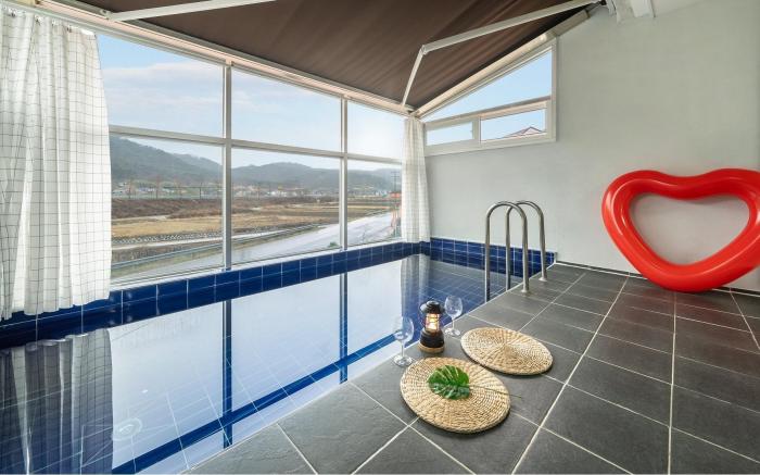 Gyeongju Modern Pool Villa