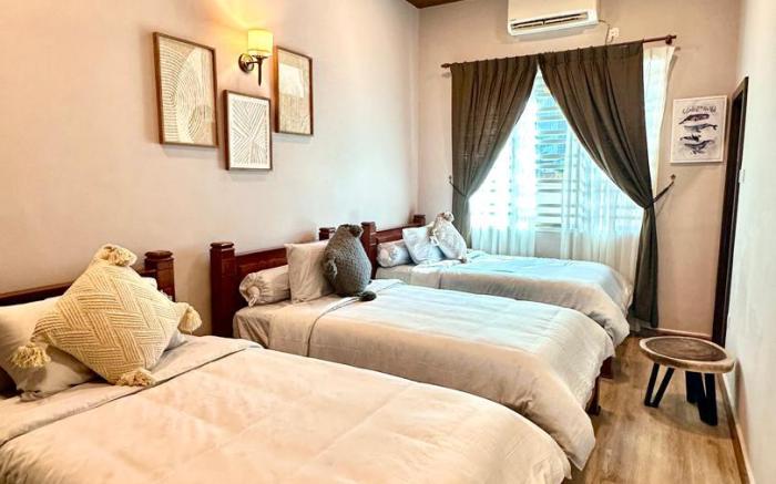 Bungalow 4BR 14|Pax in AirPutih W 60inch Smart TV
