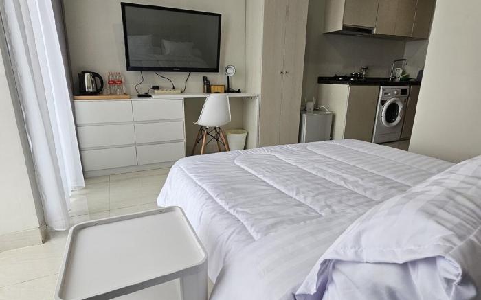 Green Sedayu Apartment Deluxe by Ellison