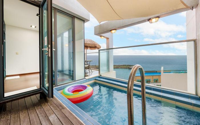 Gyeongju wave dokchae  poolvilla pension