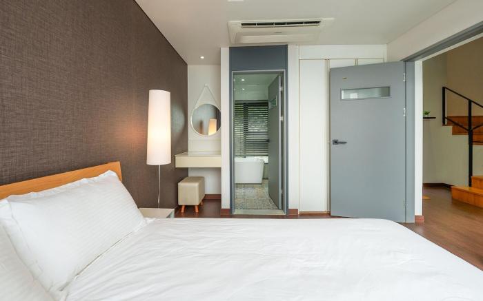 Gyeongju wave dokchae  poolvilla pension