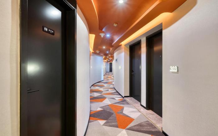 YouU Esports Hotel Shanghai Changshou Road Wuning Road Metro Station