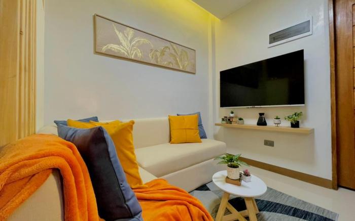 Group-Friendly Stay, Minutes from the Airport