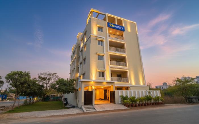 FabHotel RK Suites - Nr U.S. Consulate, Financial District