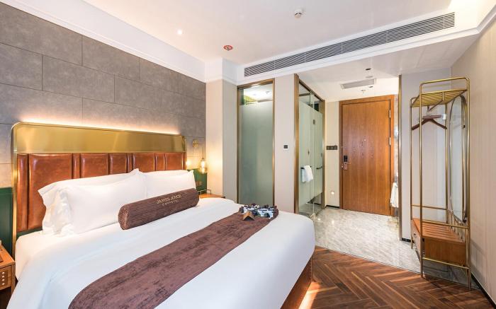 James Joyce Coffetel Beijing Chaoyang High-speed Railway Station Qingnian Road Subway Station