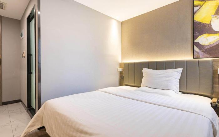 James Joyce Coffetel Beijing Chaoyang High-speed Railway Station East Square Dongba South Subway Sta