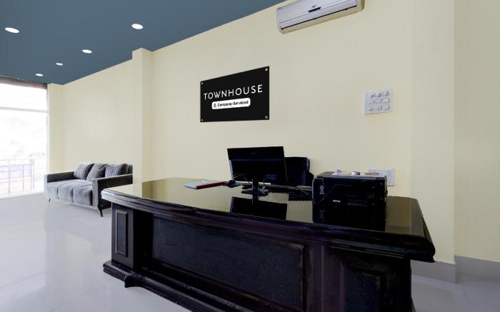 Super Townhouse Cherlapally Bus Terminal Formerly Hotel Chakripuram