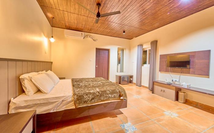 Pine Malhar Pool  Resort by VOYEHOMES