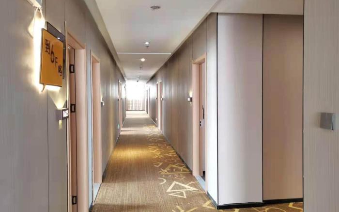 IU Hotel Hezhou Lingfeng Square