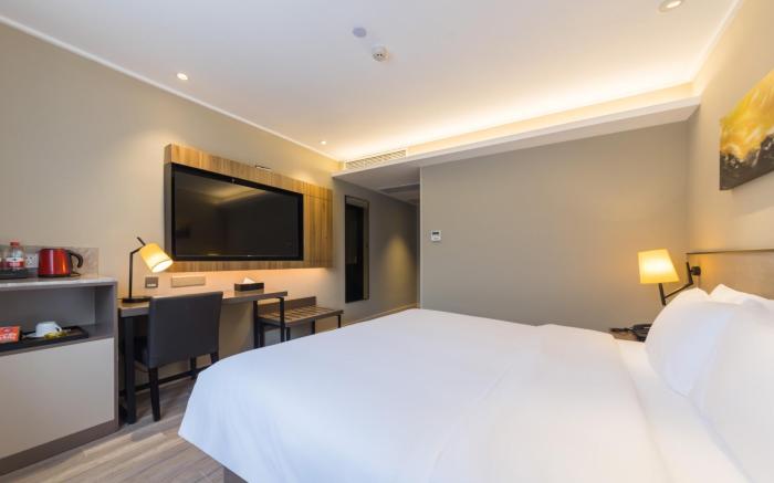 Home Inn Plus Nanchang High-tech Huoju Plaza