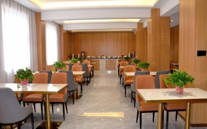 Vienna Classic Hotel Henan Nanyang Xinye Bus Station