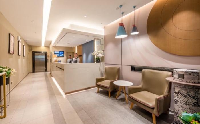 Home Inn Neo Shaoguan East Station Centennial East Street