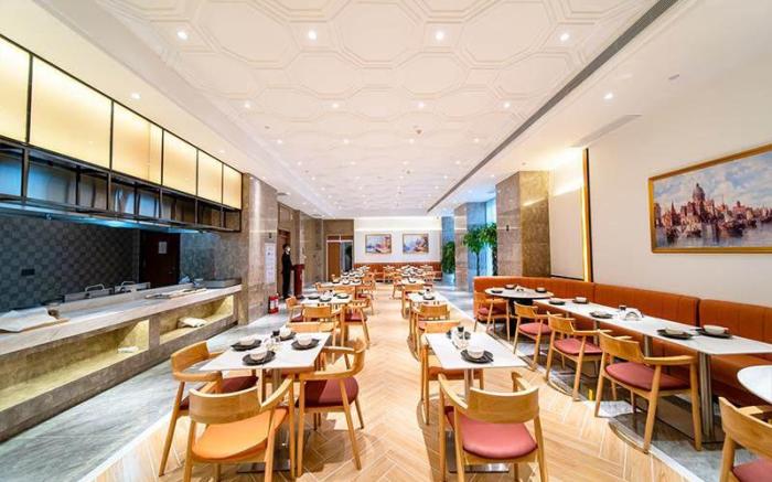 Vienna International Hotel Lanzhou West Passenger Station Old Street Yellow River Tower