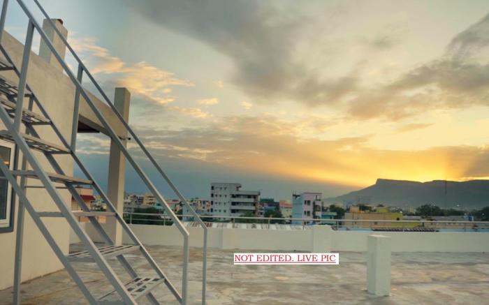 Sun Suites - Spacious Newly Built - Luxurious