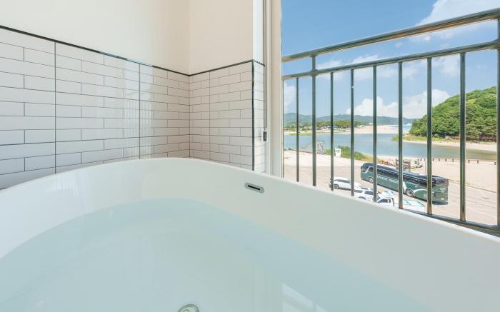 Samcheok Kong & Bee Ocean View Pension