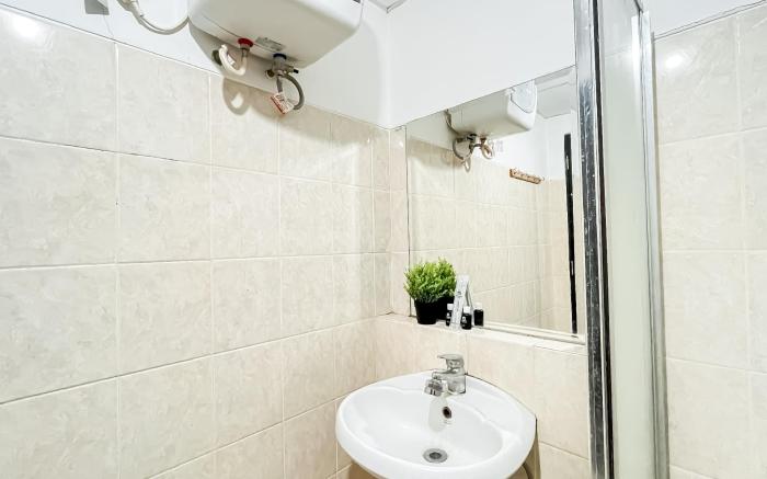 Cozy 1BR Apt at The Wave Kuningan By Travelio