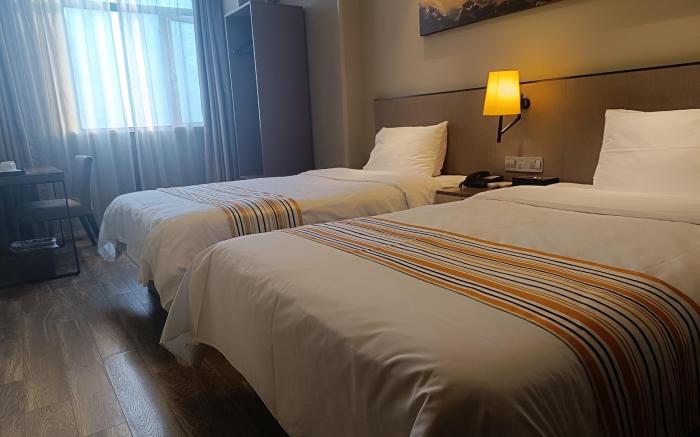 Ease Hotel Ningbo Tianyi Square Jiangxia Bridge Metro Station