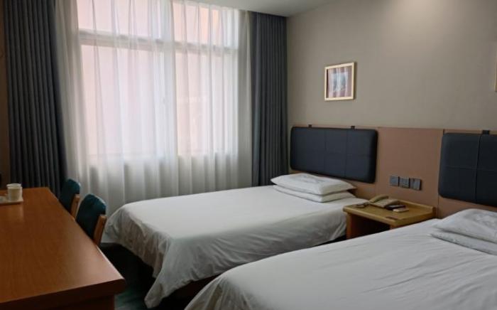 Home Inn Yingkou Dashiqiao Railway Station