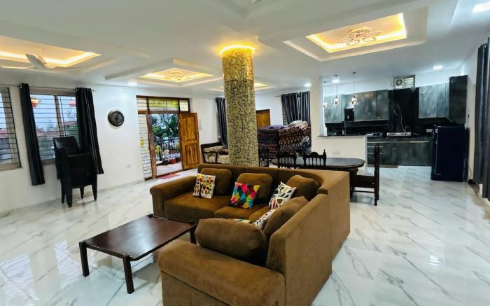 RS Nest Farms 4BHK Villa with Pool by Homeyhuts