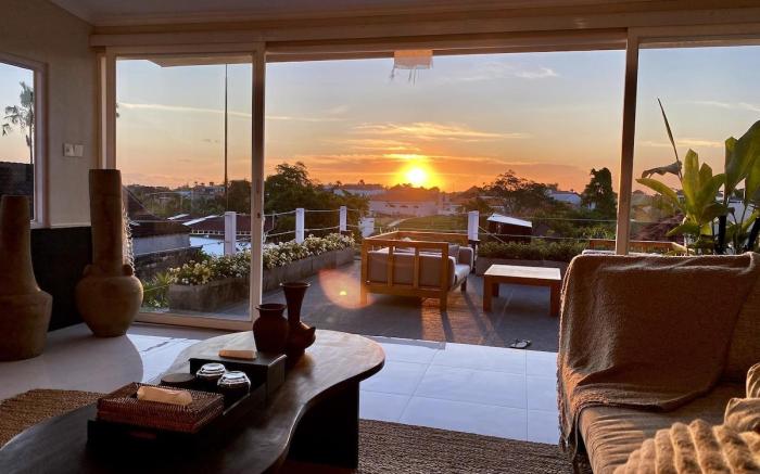 Chic 2BR Villa – Pool & Sunset Views, Prime Canggu