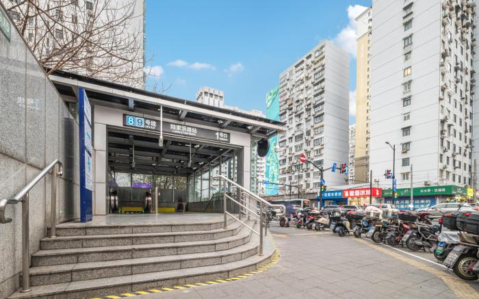 Elong ME Hotel Shanghai Red House Hospital Lujiabang Subway Station