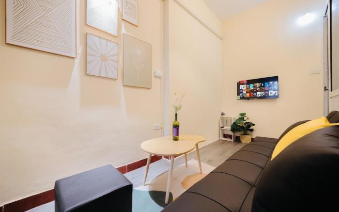 Sep Free Conical Hat/50m to Old Quarter/3Brs/Cosy