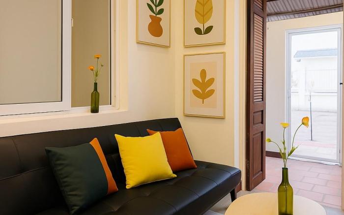 Sep Free Conical Hat/50m to Old Quarter/3Brs/Cosy