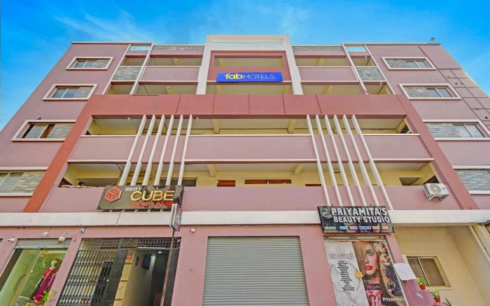 FabHotel Cube