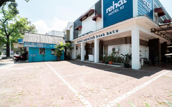 Rehat at Hotel 10 Buah Batu