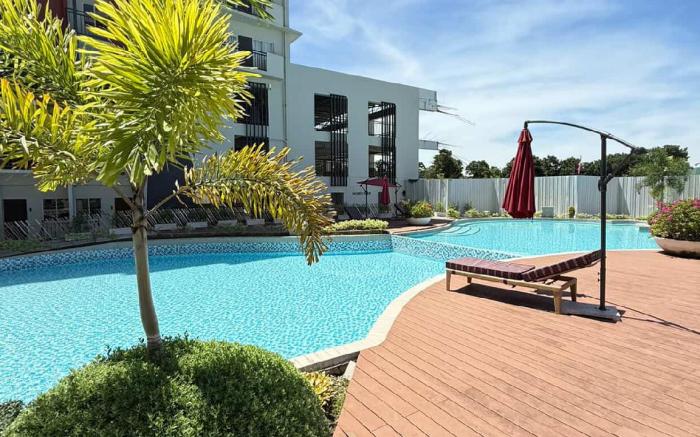 Cozy Condo Near Airport & Beach