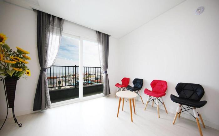 Yolo Hotel & Pension