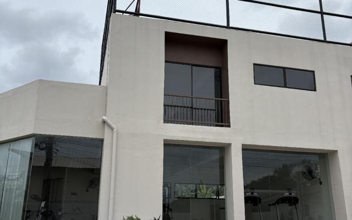 Chic Condo with Pool and Gym Access