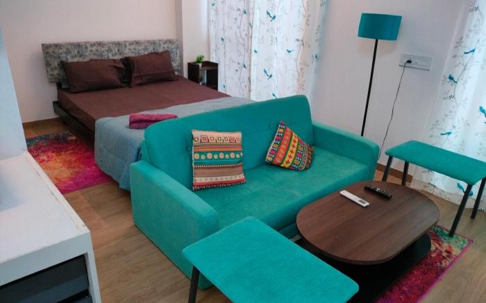Turquoise Home Luxe Studio Near Airport Symbiosis