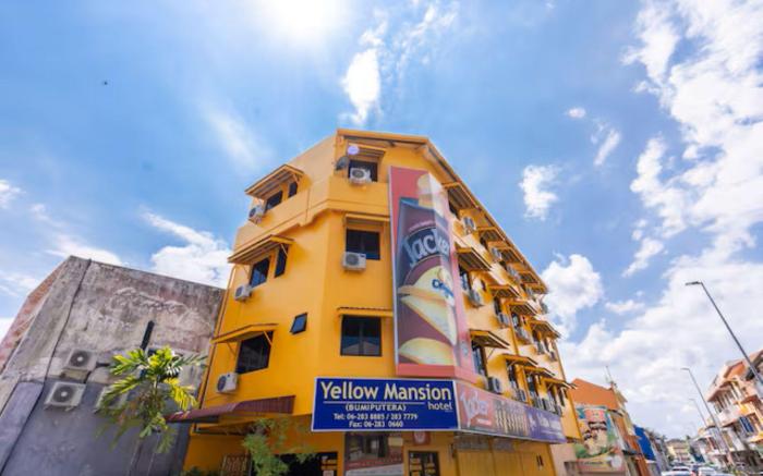 Hotel Q Banda Kaba Near Red Building