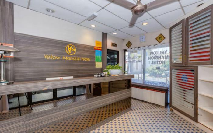 Hotel Q Banda Kaba Near Red Building