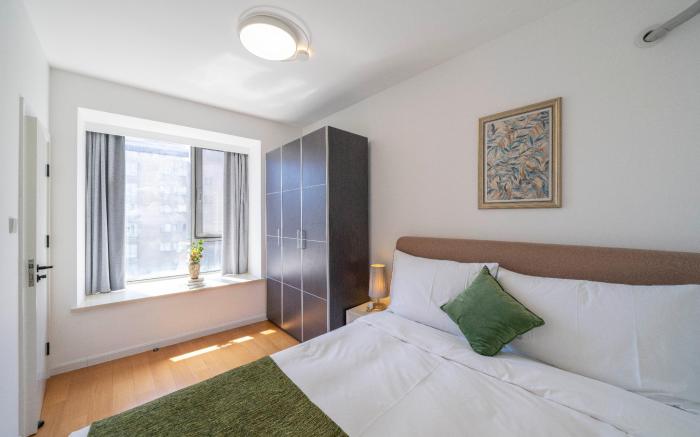63sqm 1BR Apt Xujiahui City Center Near Bund